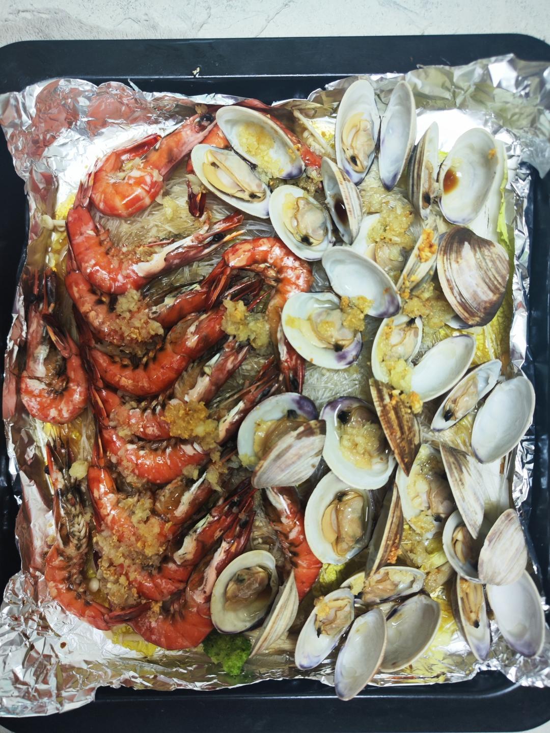 蒜蓉金针菇烤花蛤虾