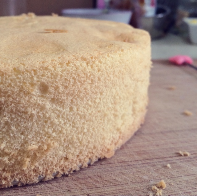 超简单完美戚风蛋糕（6寸2蛋）附打发、翻拌、脱模视频