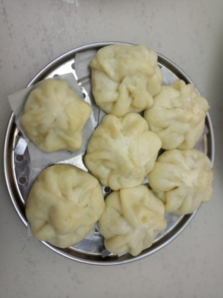 松软多汁的肉包子