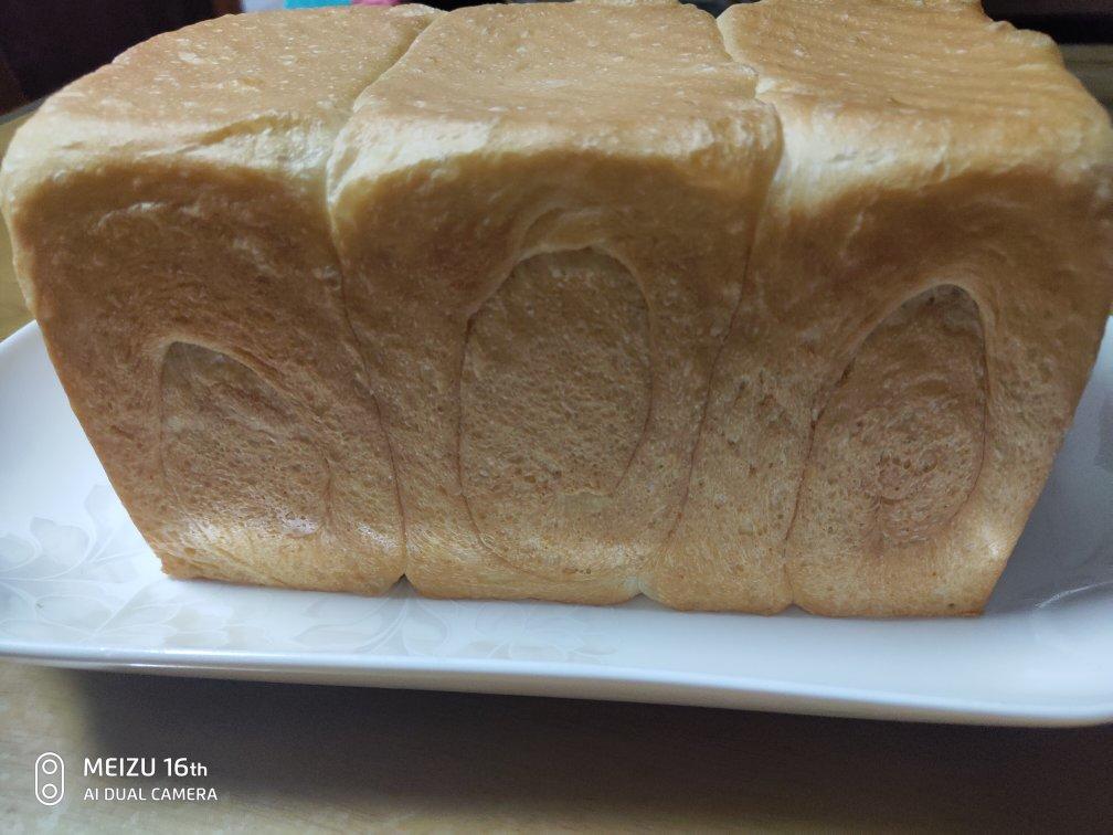 做一次就成功的牛奶吐司面包（手和面揉出手套膜）最后附全麦吐司