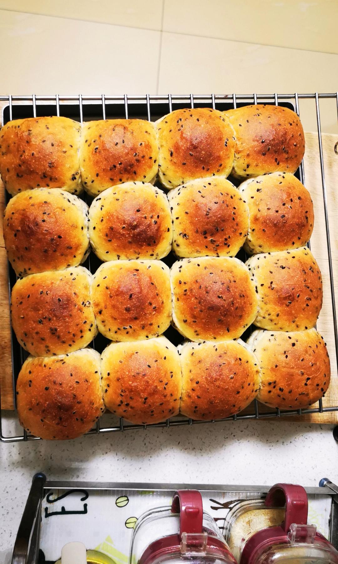 咸香柔软的黑芝麻小餐包｜新手友好