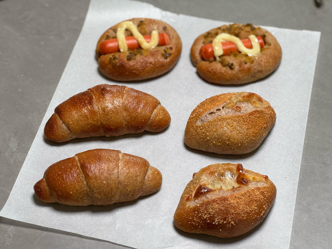 免揉隔夜冷藏，早上1小时就出炉三种小面包