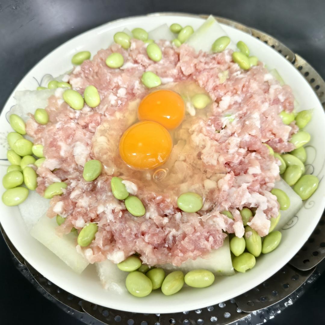 毛豆糯，肉饼嫩，汤汁鲜美的毛豆蒸肉饼