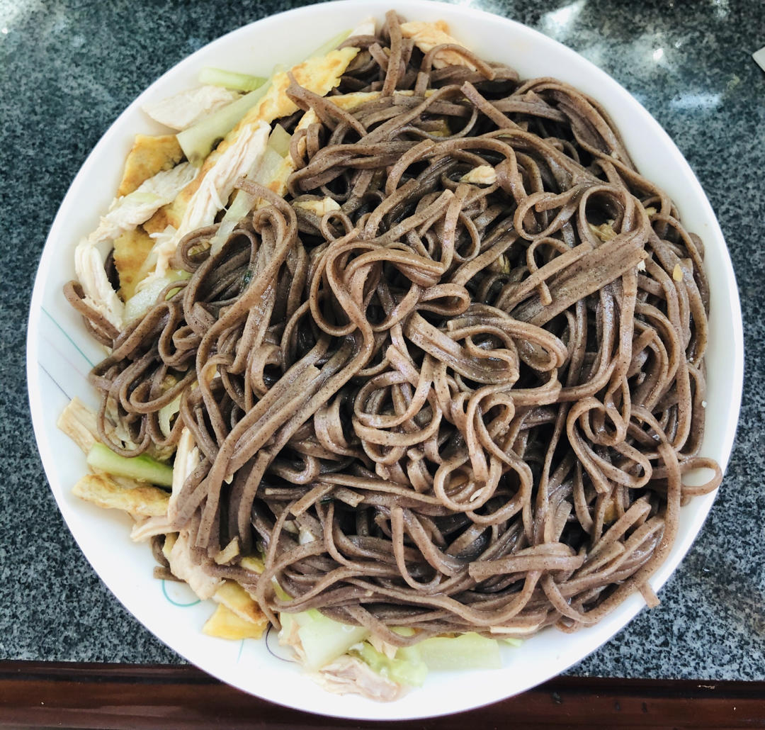 肯特糊了做的快手减脂餐爆好吃的凉拌鸡丝荞麦面
