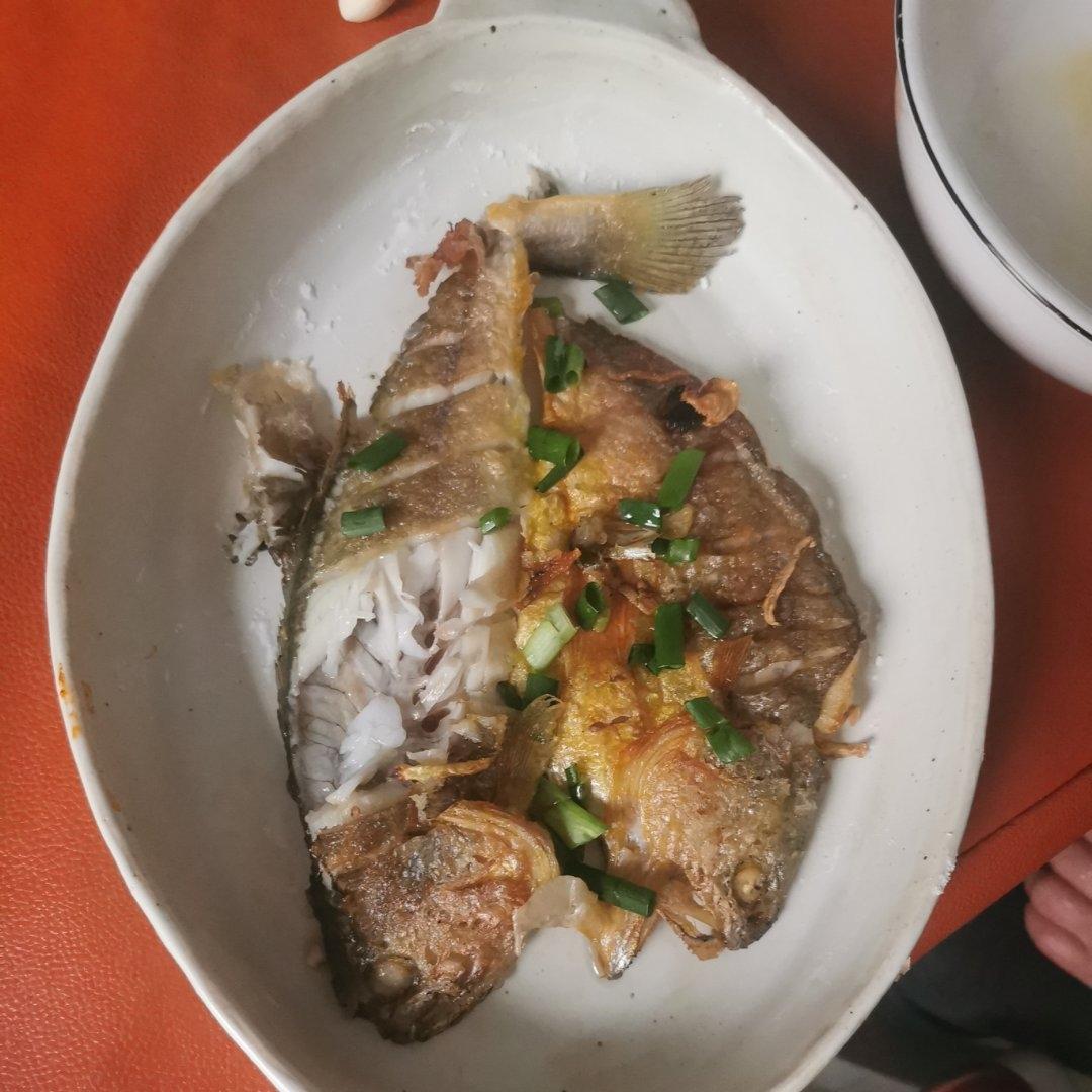香煎小黄鱼