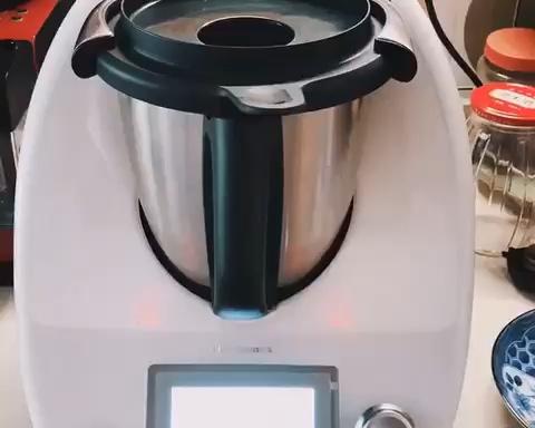 小美-油炸花生米