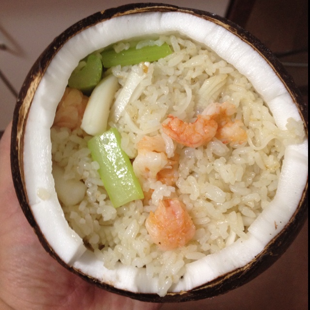 阿修罗王做的椰子海鲜蛋炒饭