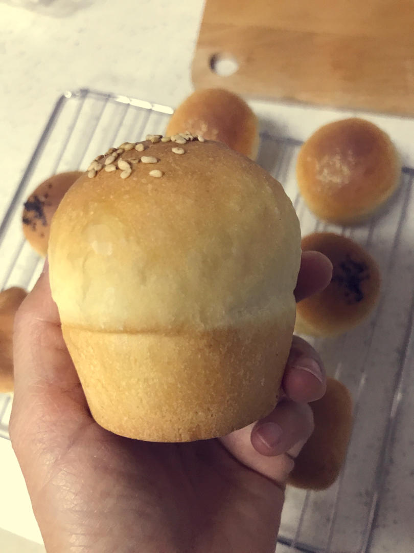 柔软的迷你汉堡胚