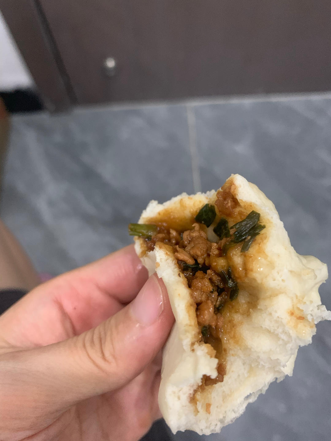 一口吃到很多肉的酱肉包