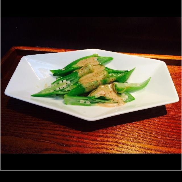 焙煎芝麻拌秋葵的做法