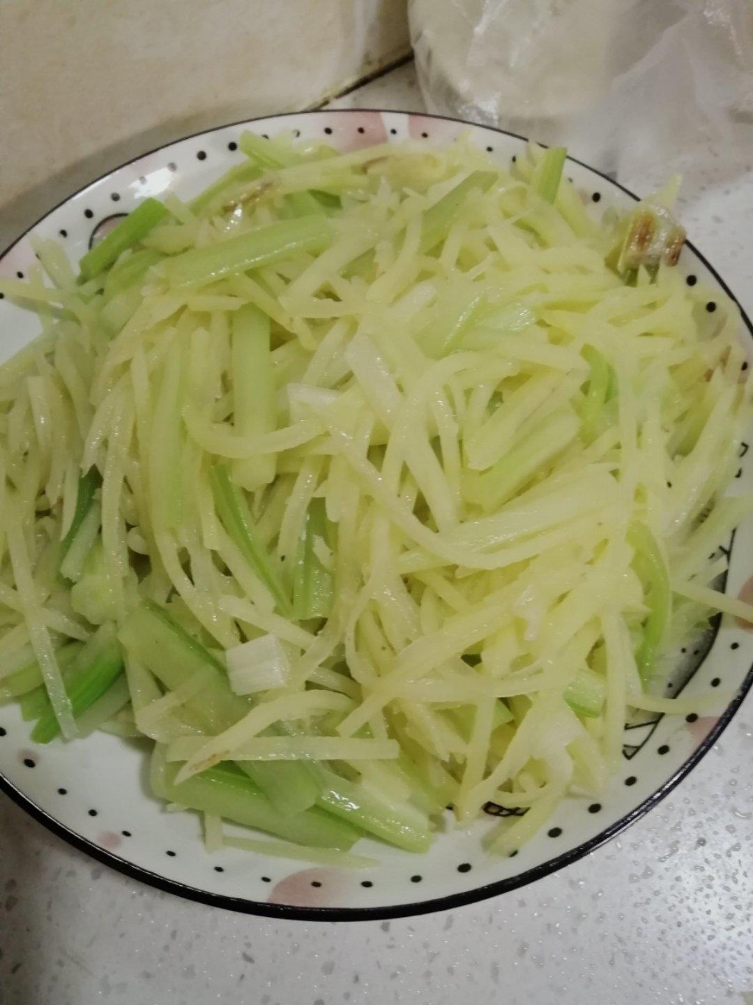 小芹菜炒土豆丝