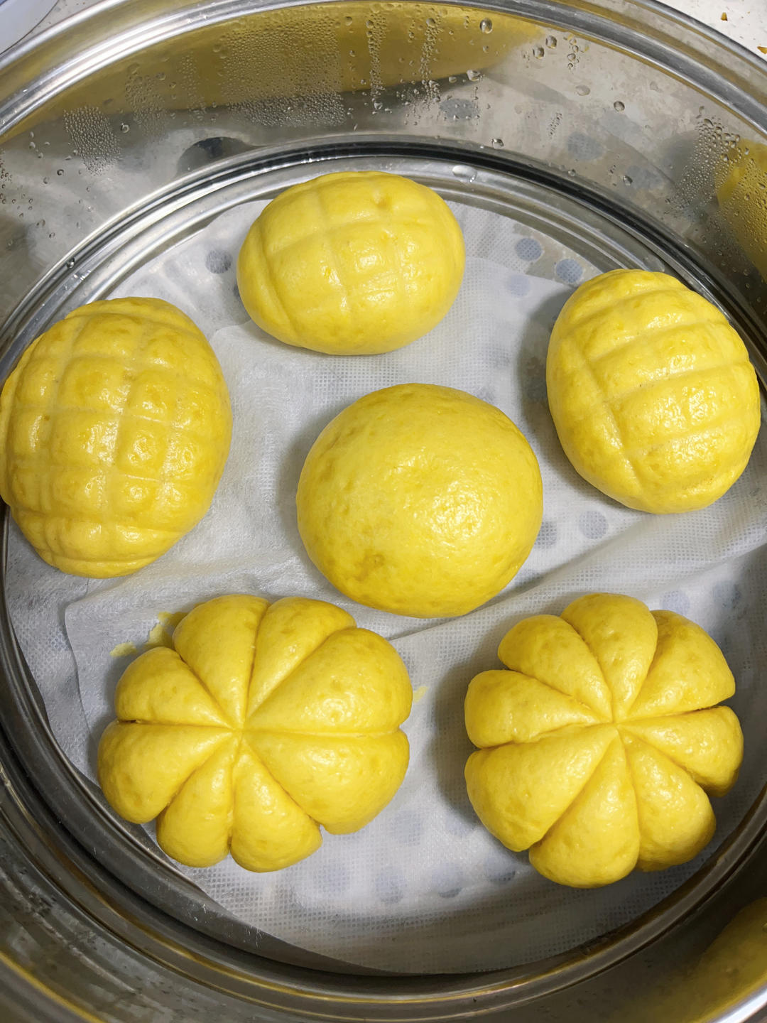 新手也可以--详解如何做出人见人爱、金黄的南瓜馒头