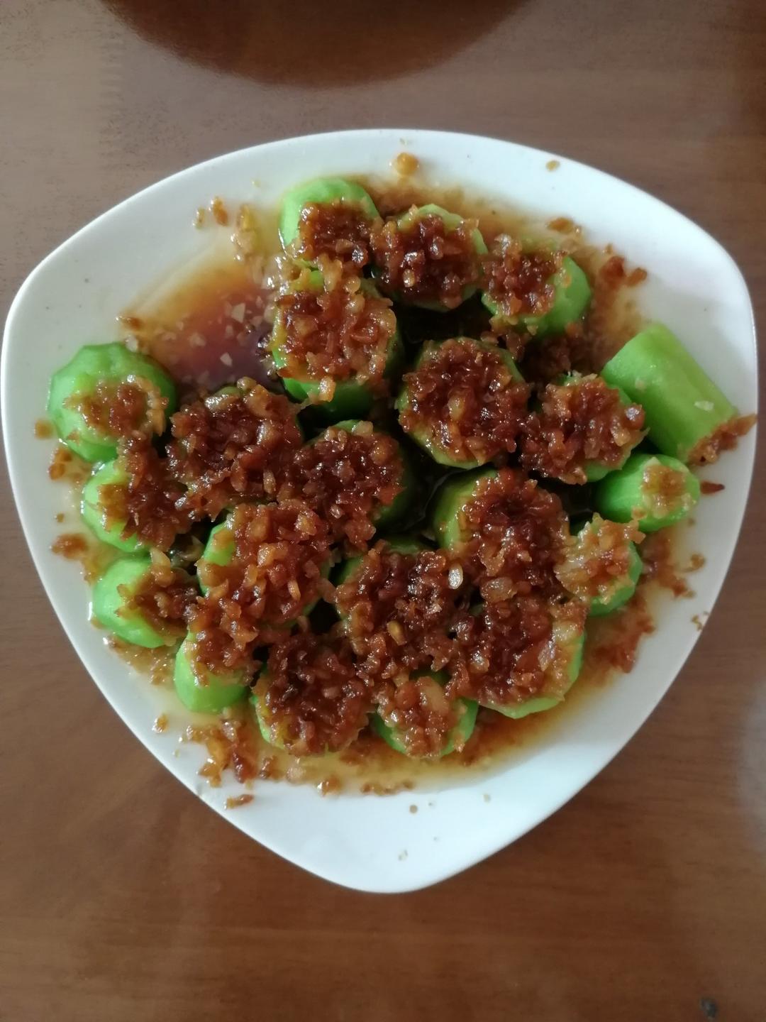 只需要五分钟就可以的美味蒜蓉蒸丝瓜