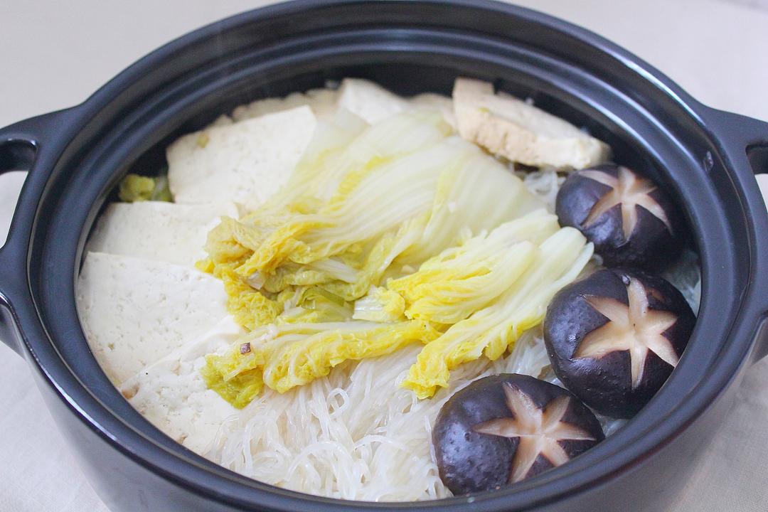 香菇白菜豆腐粉丝煲