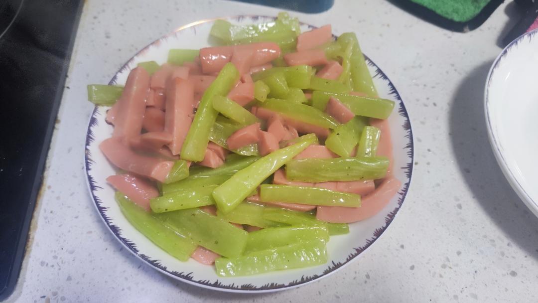 鲜🉐️掉眉毛的莴笋炒火腿