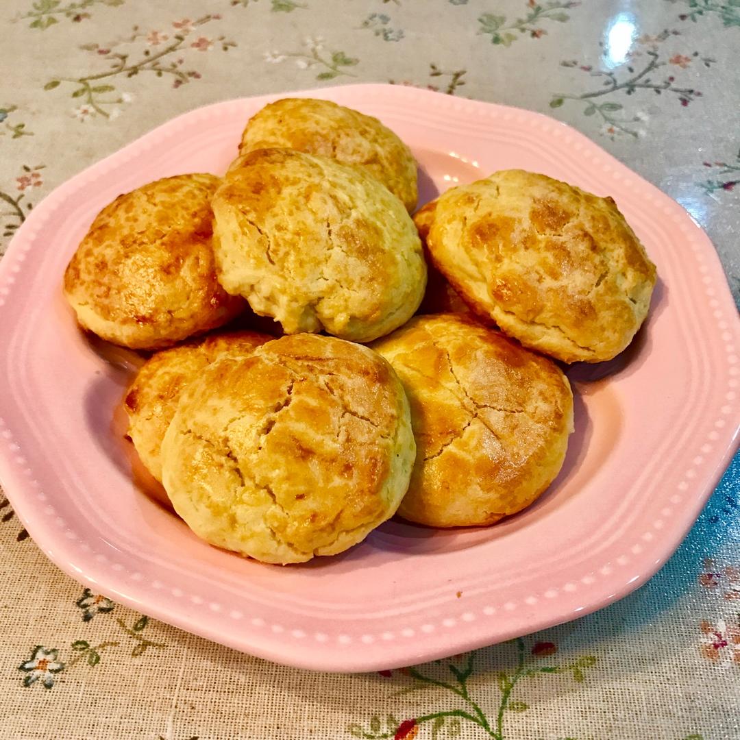 【视频】3分钟 奶油司康Scone(可能是世界上最快手的司康) 消耗淡奶油～