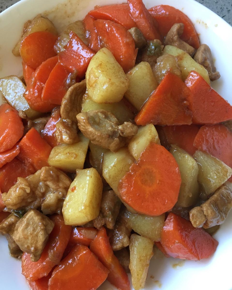 土豆胡萝卜炖猪肉
