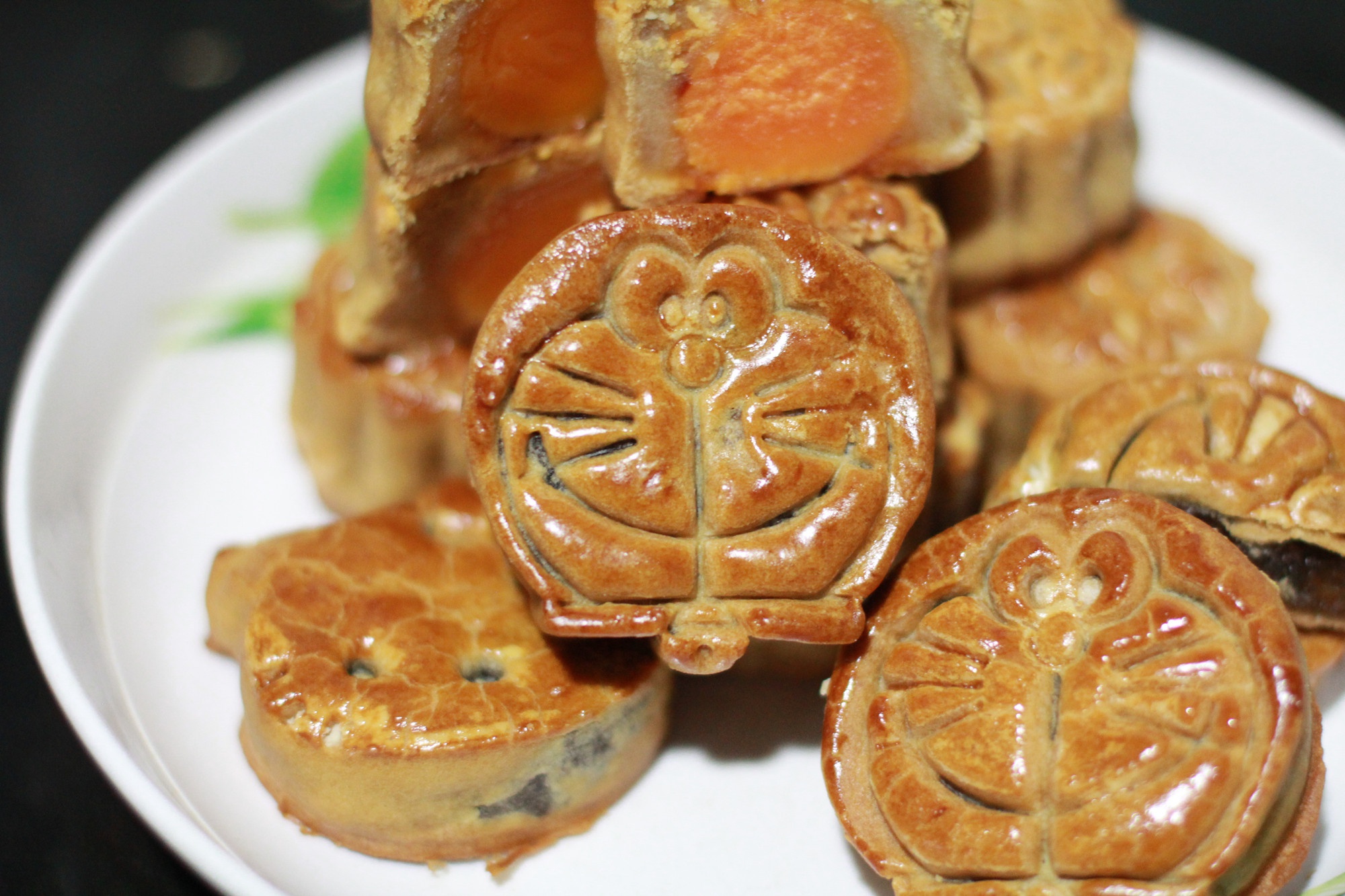 广式蛋黄莲蓉月饼
