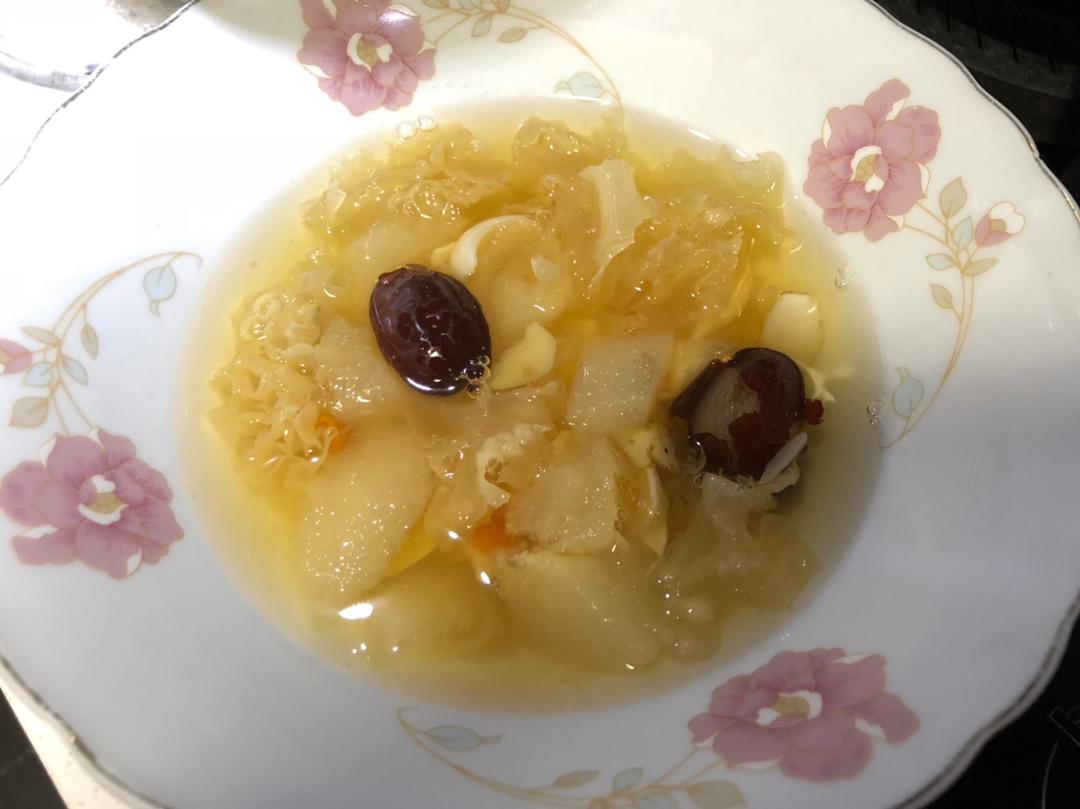 冰糖银耳梨汤