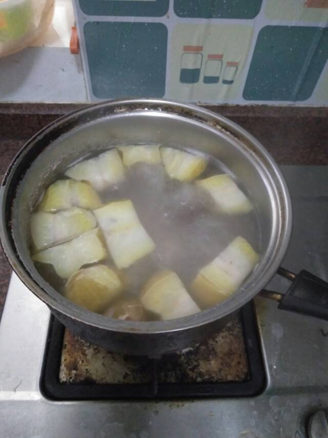 杨桃瘦肉汤(2~3人分量)