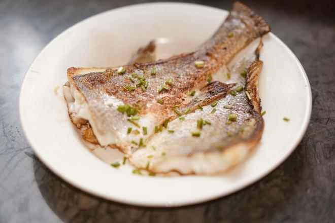 【正大钱食谱】吃厌了蒸鱼，来试试煎海鲈鱼的做法