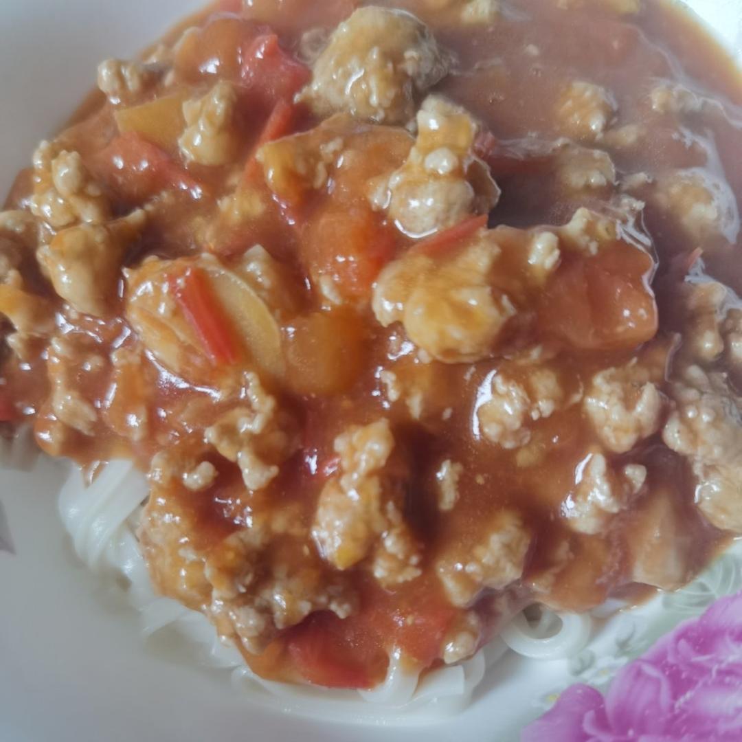 一碗根本不够的番茄肉酱面