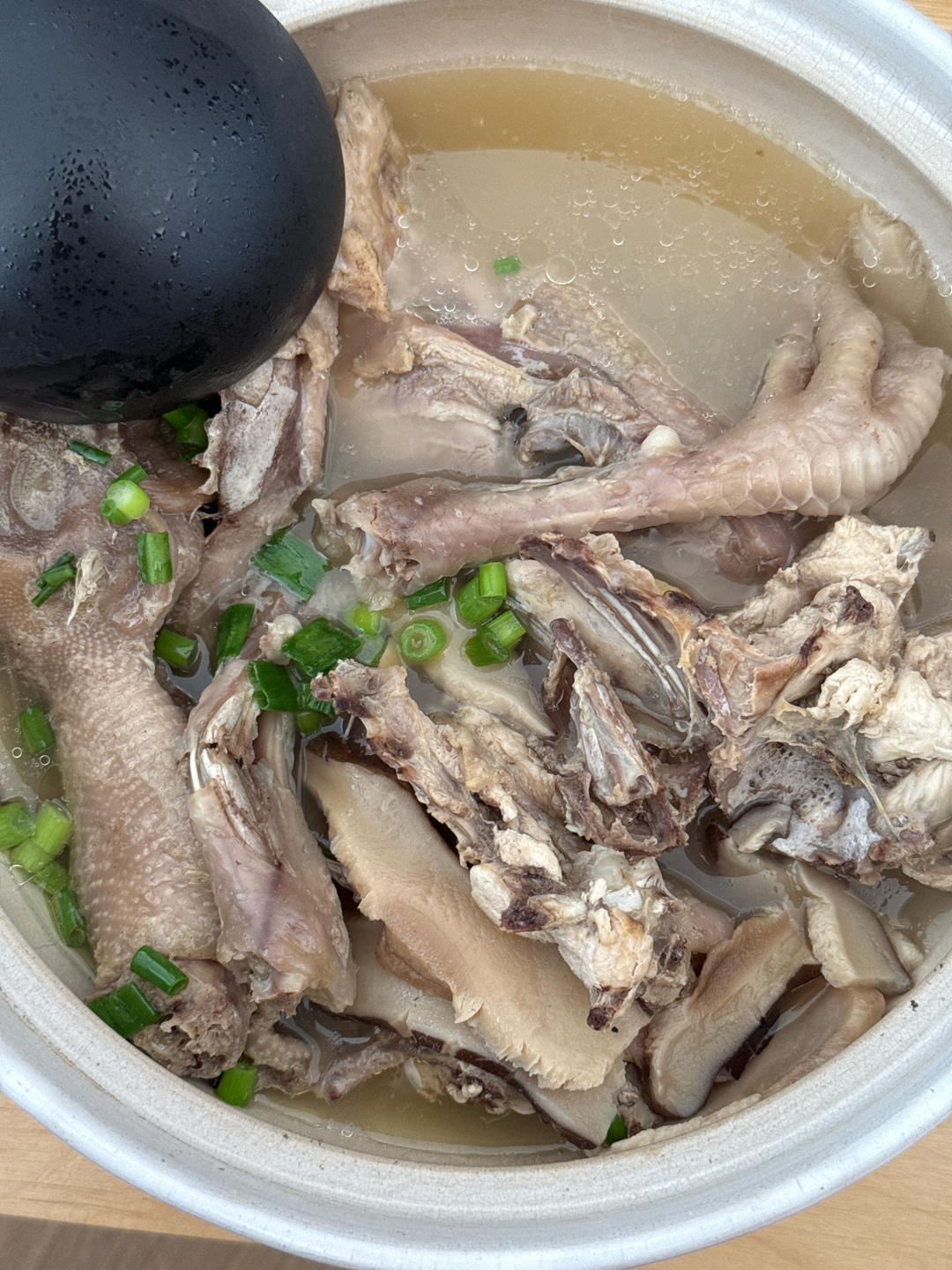 滋补香菇炖鸡汤