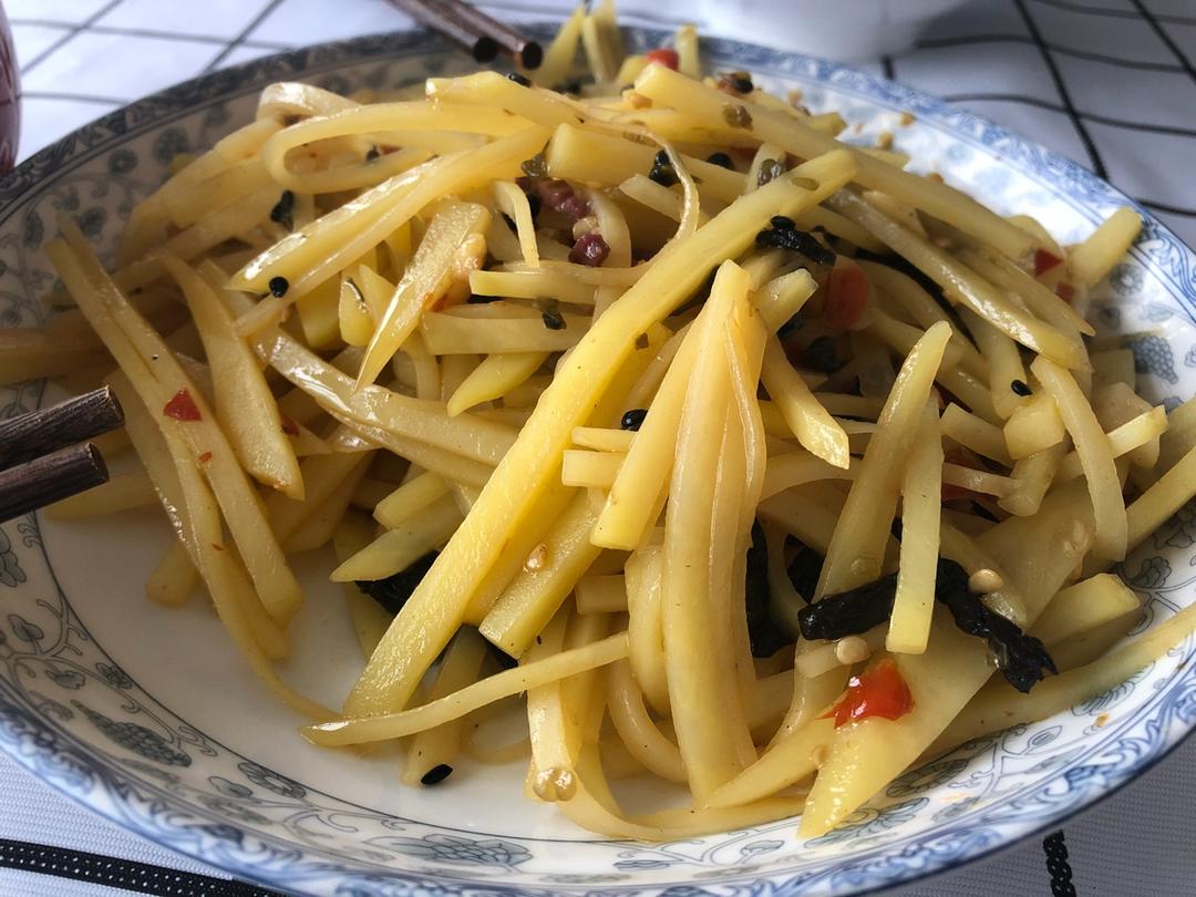 干巴菌韭菜花炒肉末