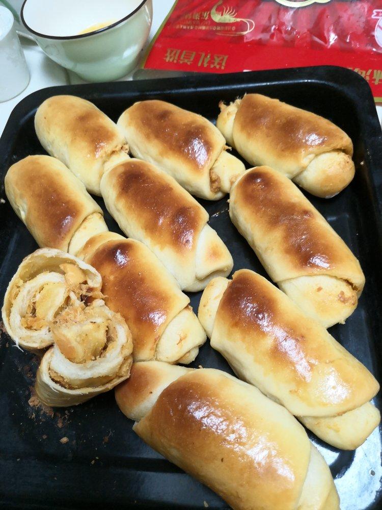 咸蛋黄肉松面包