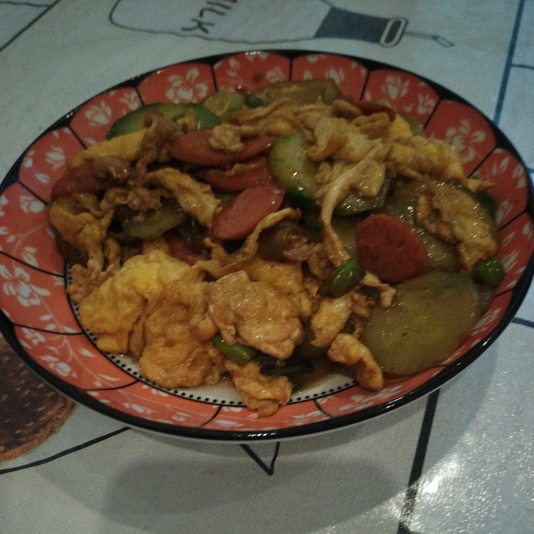 五分钟下饭菜黄瓜火腿炒鸡蛋