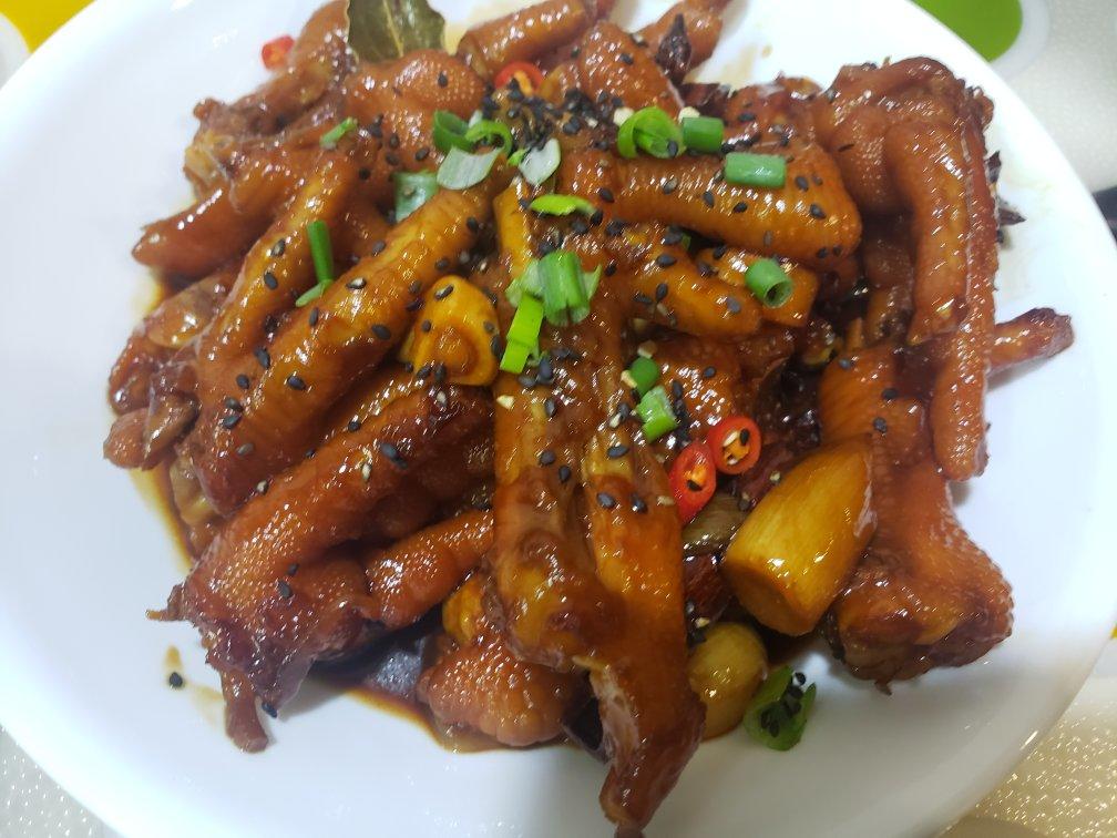 不加一滴水的红烧鸡爪，好吃到骨头都入味