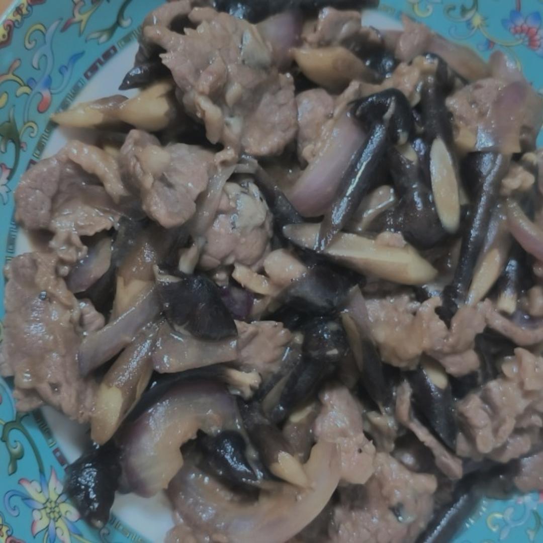 黑皮鸡枞菌炒牛肉