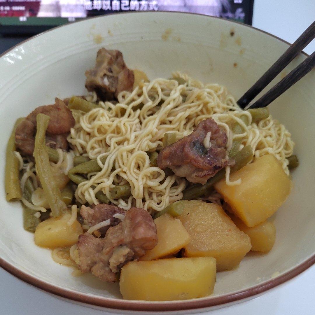 硬菜代表--排骨炖豆角土豆（豆角焖面胚子）