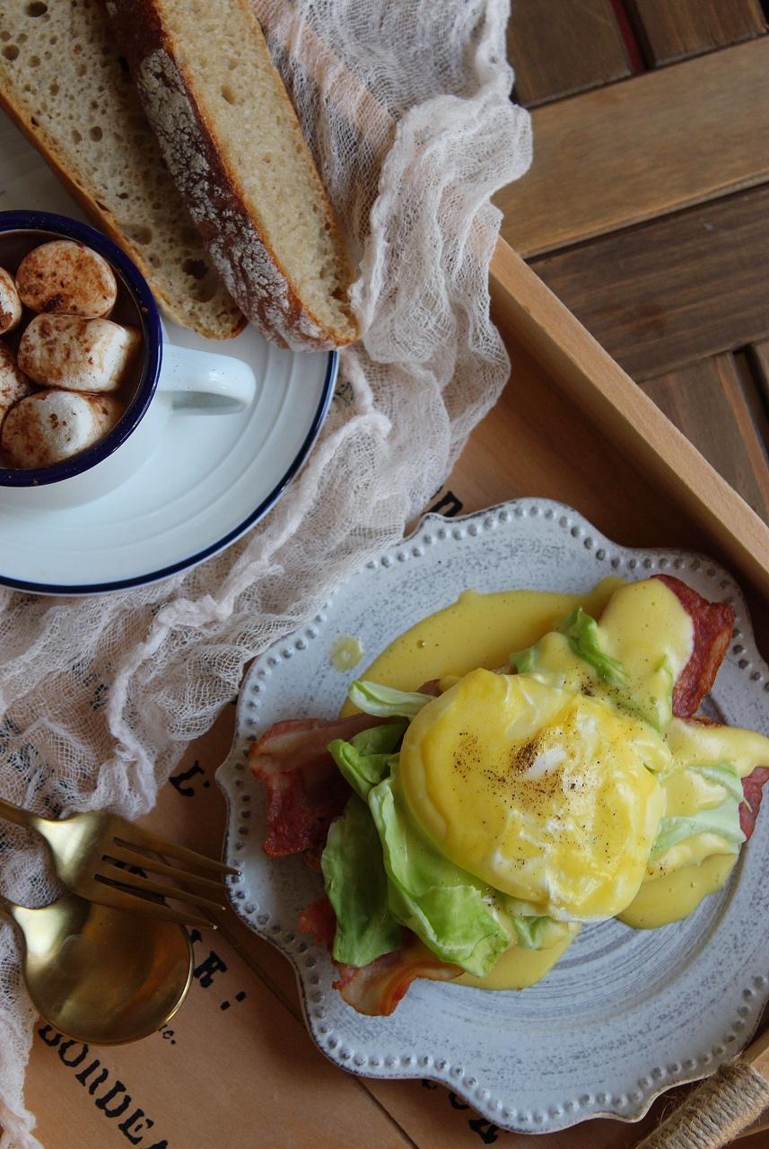 班尼迪克蛋（牛油果培根版）