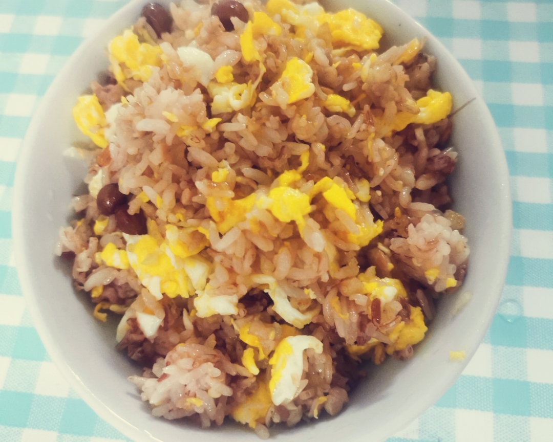 幼儿早餐：肉末鸡蛋杂粮炒饭的做法