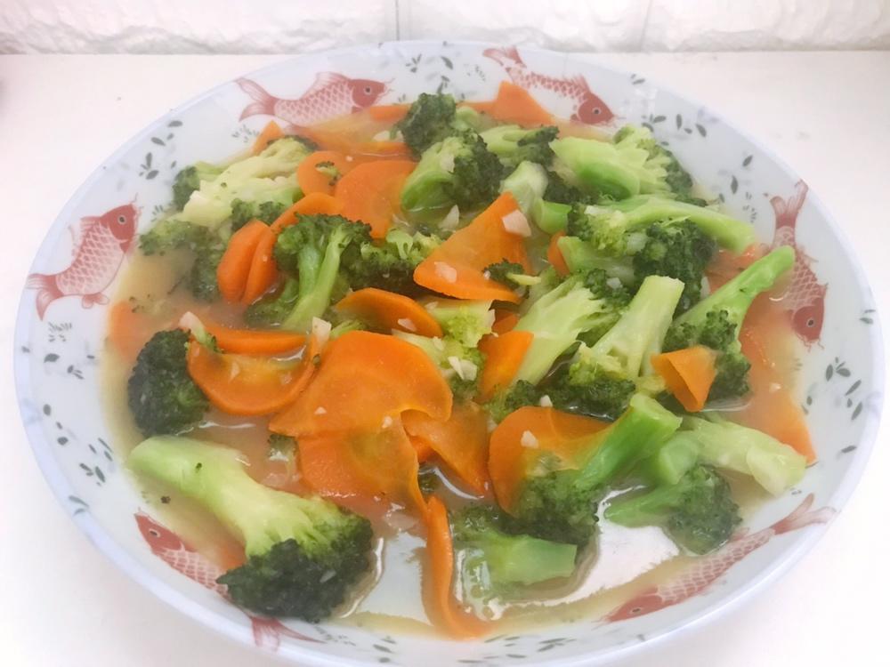 西蓝花炒胡萝卜清爽型～