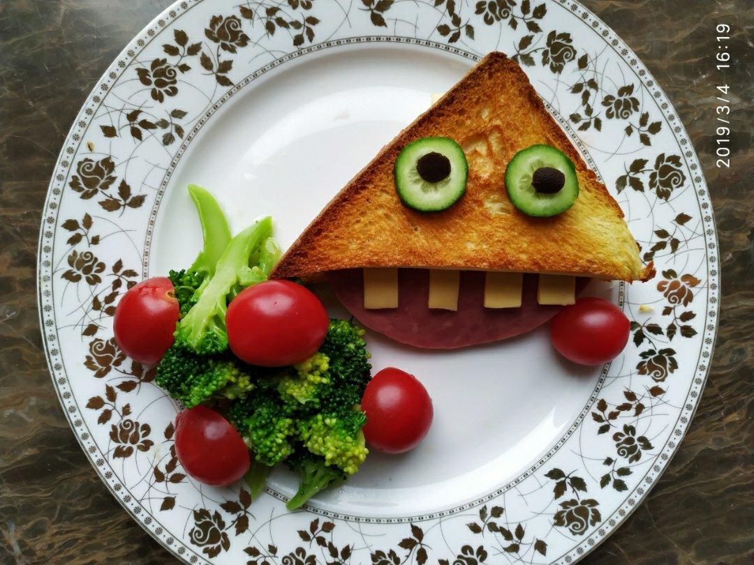 会吐舌头的大牙怪三明治