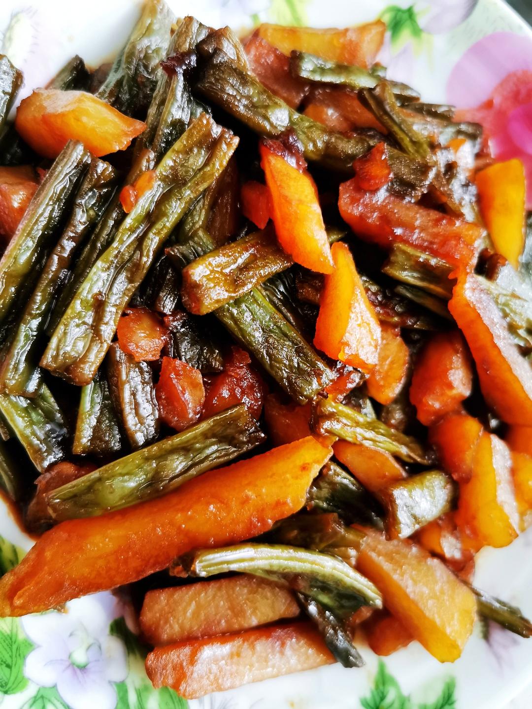刀豆烧土豆-不是肉却比肉更好吃，做法太简单了，一看就会，上了桌大家抢着吃！