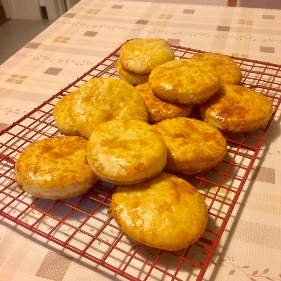 【视频】3分钟 奶油司康Scone(可能是世界上最快手的司康) 消耗淡奶油～