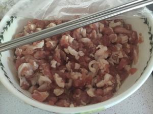 莲藕香菇猪肉水饺的做法 步骤1