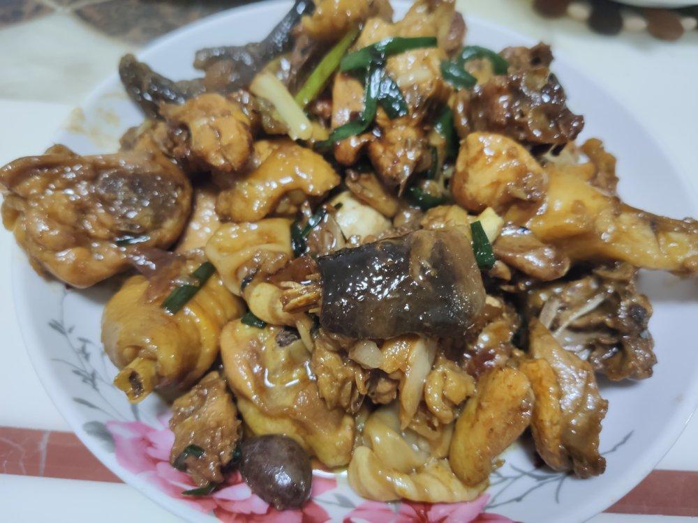 砂锅焖鸡