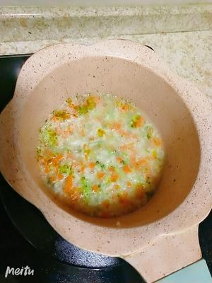 胡萝卜西兰花虾皮粥的做法 步骤4