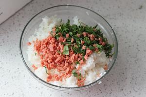 剩米饭这样做好吃好吃到转圈圈，自制日式海苔饭团的做法 步骤1