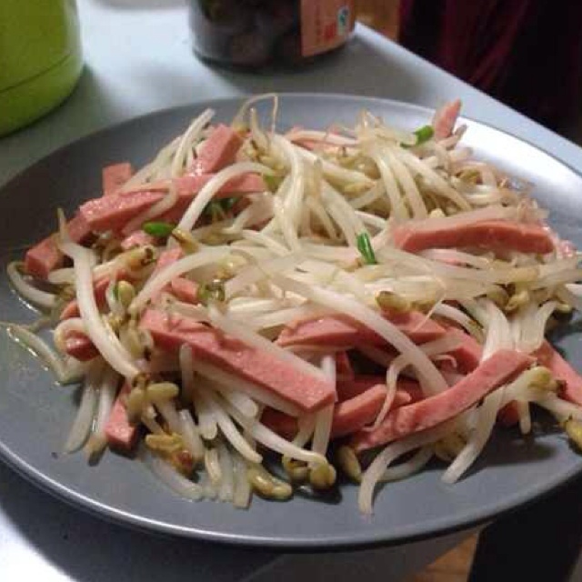 绿豆芽炒鸡肉