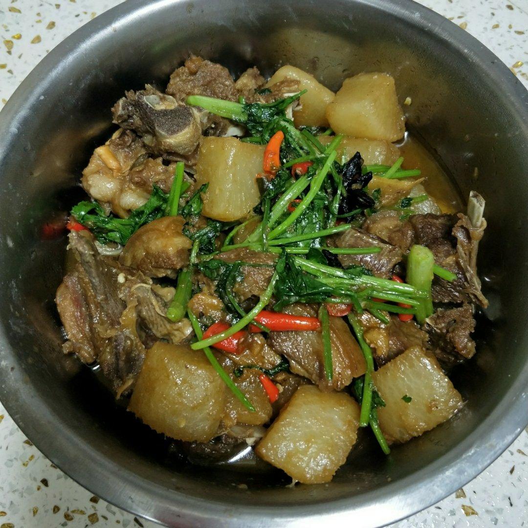 红烧羊肉萝卜煲