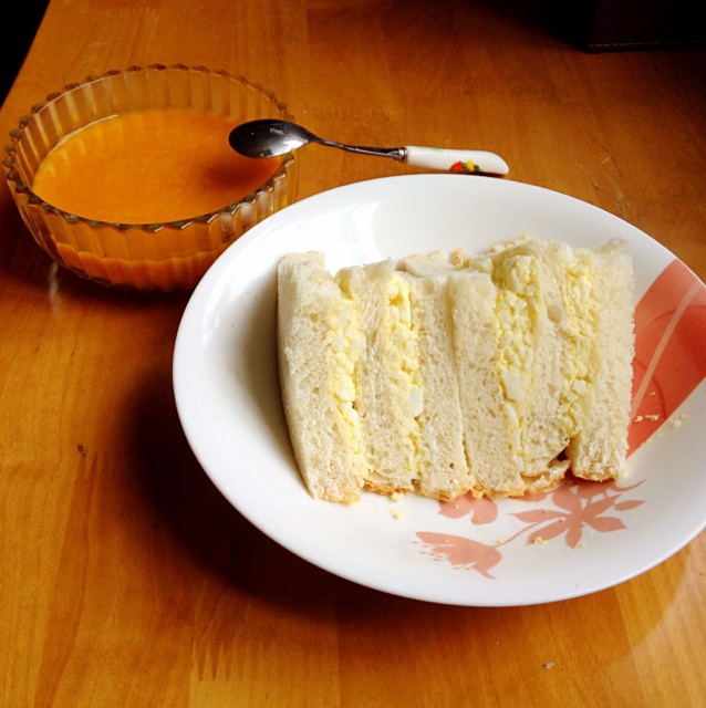 鸡蛋三明治