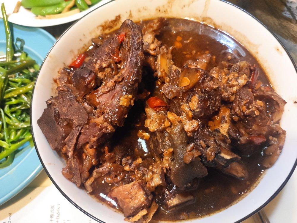 有滋有味香到吮指的酱骨架