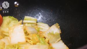 迷迭香：虾头炒白菜的做法 步骤7