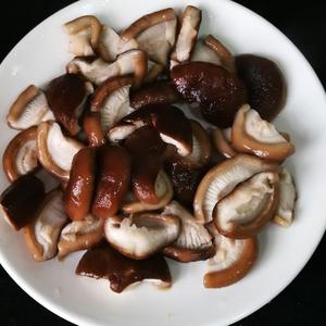最爱吃啤酒鸭炖蘑菇土豆的做法 步骤5