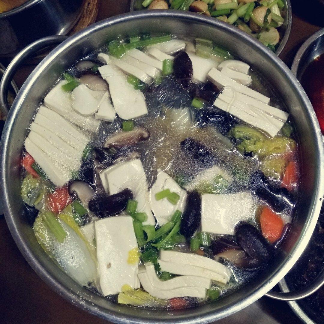冬天就是要吃热气腾腾的丨砂锅豆腐 · 圆满素食